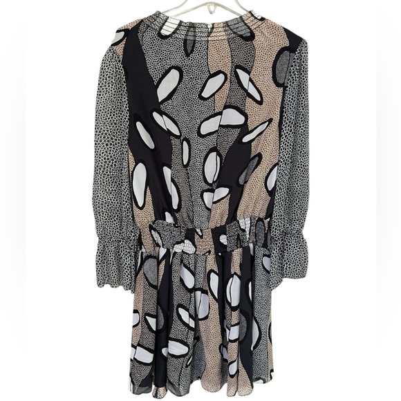 Diane von Furstenberg Kelley 100% Silk Dress — Style D950201O16, Size 8 - Picture 5 of 12